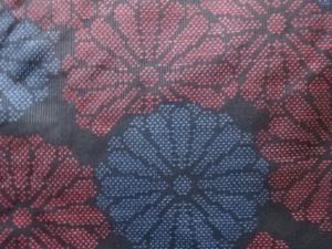 アンティーク　菊模様織出し本場泥大島紬着物（5マルキ）